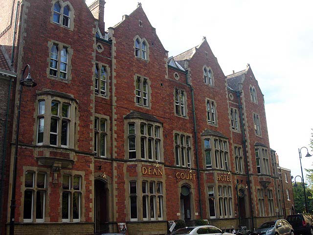 04deanscourt