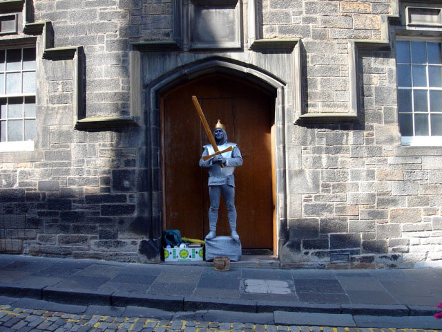 32statueman